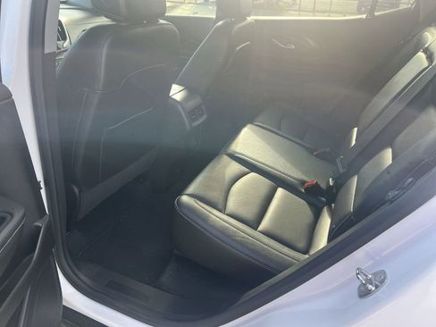 Used 2024 GMC Terrain SLT image 21