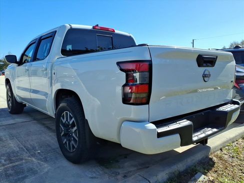 Used 2024 Nissan Frontier SL image 4