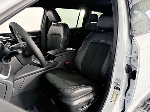 New 2026 Jeep Grand Cherokee L 2WD image 10