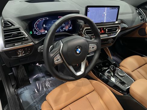 Used 2025 BMW X4 xDrive30i AWD/4WD image 13