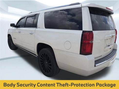 Used 2015 Chevrolet Suburban LTZ RWD image 8