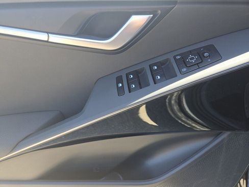 New 2025 Kia Niro EX image 8