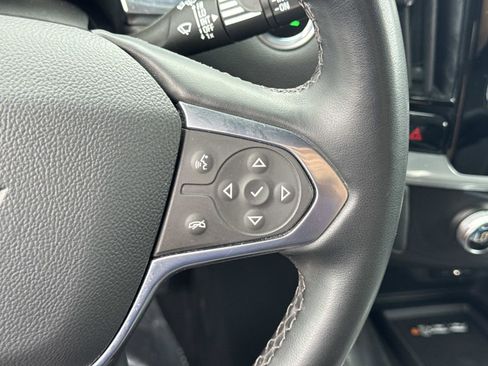 Used 2023 Chevrolet Traverse LT FWD image 12