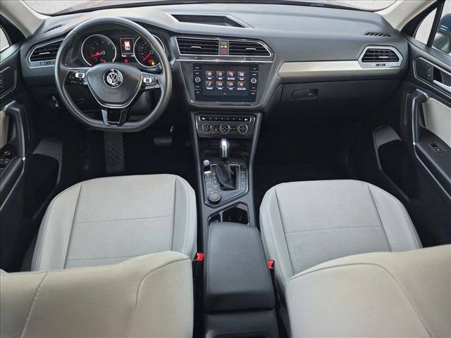 Used 2020 Volkswagen Tiguan SE w/ Panoramic Sunroof Package AWD/4WD image 18