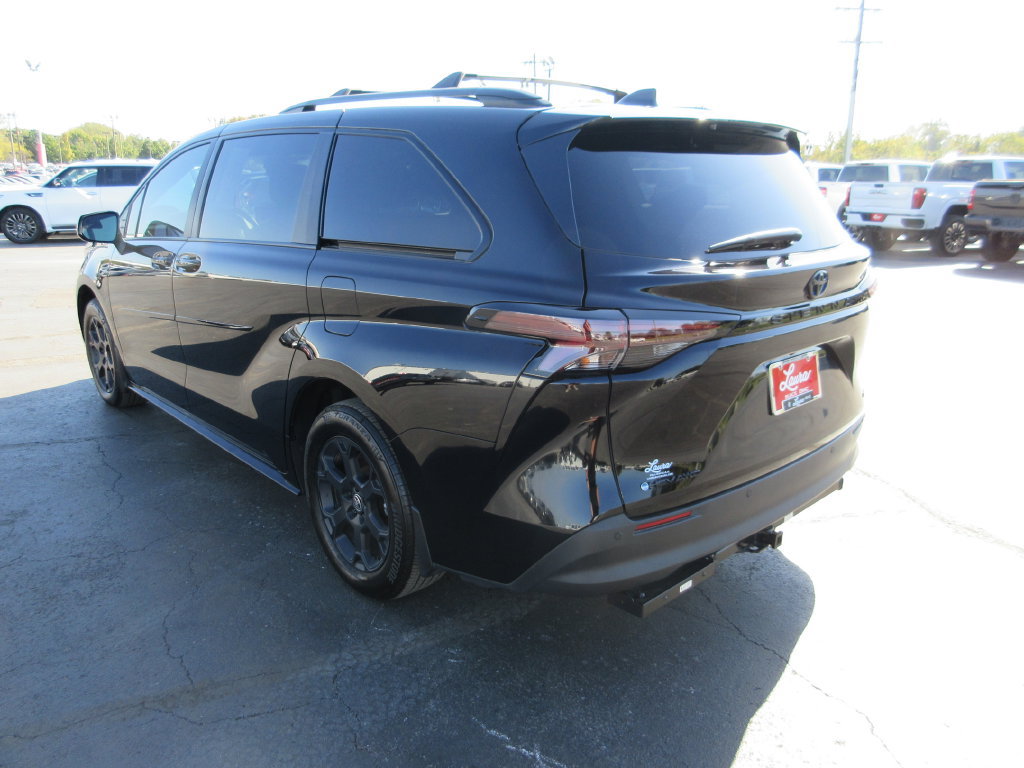 Used 2025 Toyota Sienna XLE Woodland Edition AWD/4WD image 9