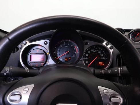 Used 2017 Nissan 370Z Coupe RWD image 24