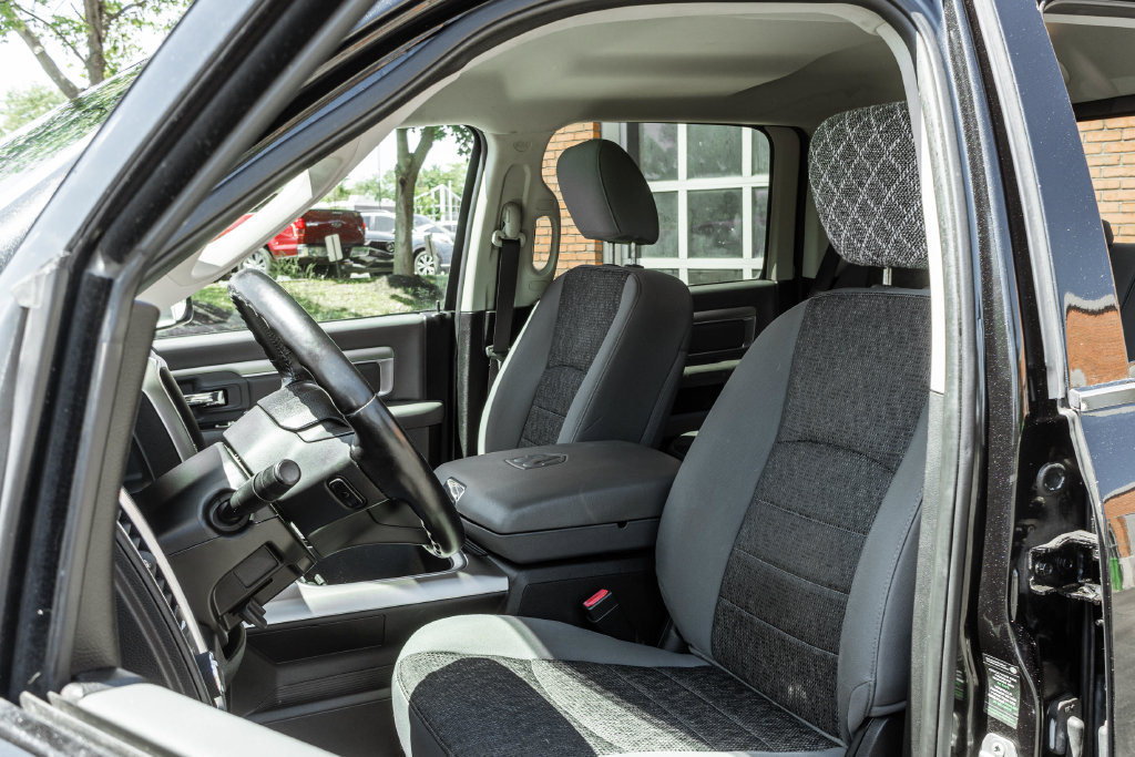 Used 2016 RAM 1500 Classic SLT w/ SLT Plus D←cor Group AWD/4WD image 7