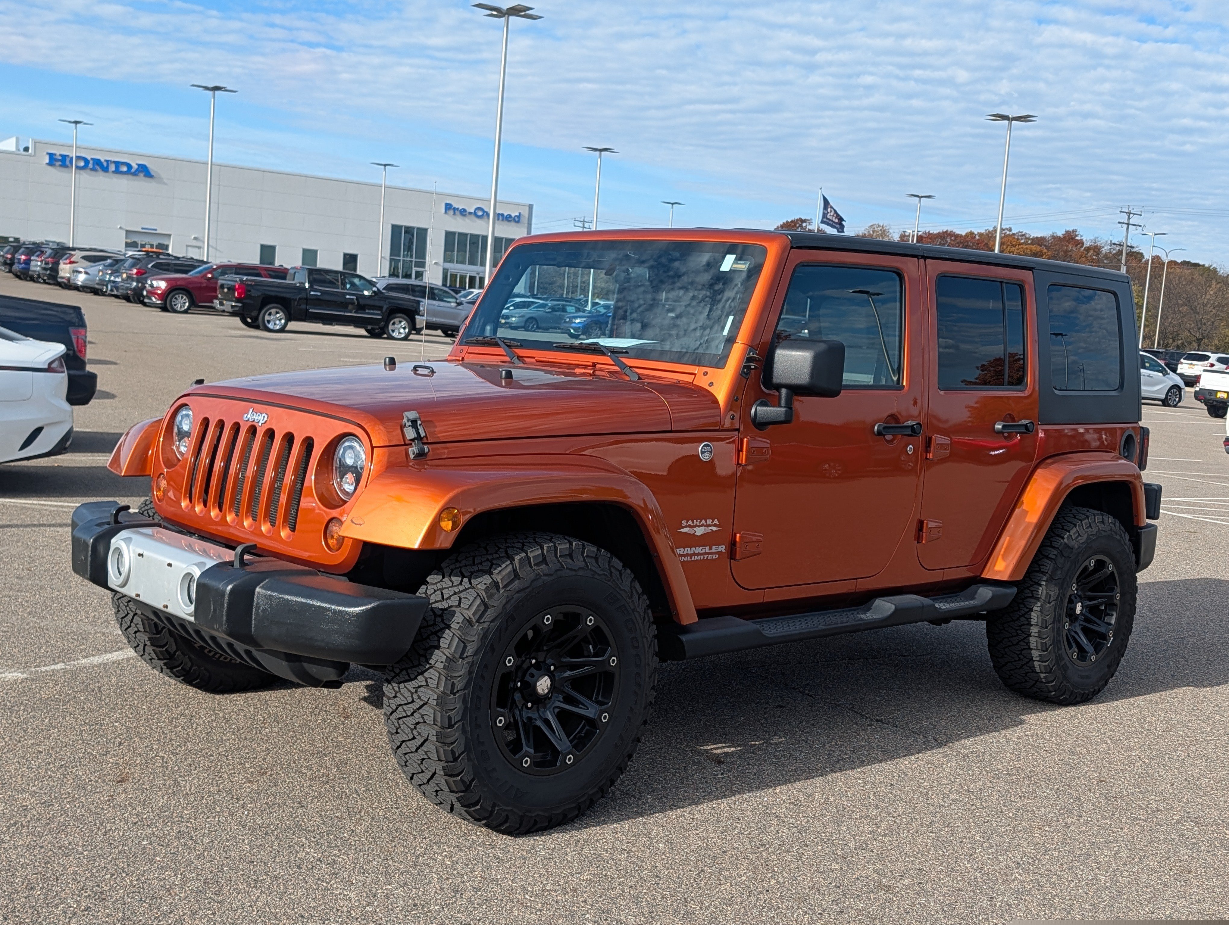 Used 2010 Jeep Wrangler Unlimited Sahara w/ Trailer Tow Group AWD/4WD image 2
