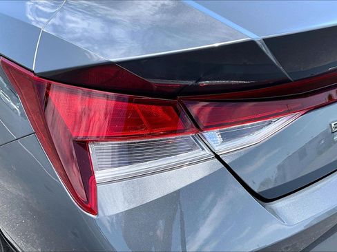 Used 2023 Hyundai Elantra SE FWD image 29