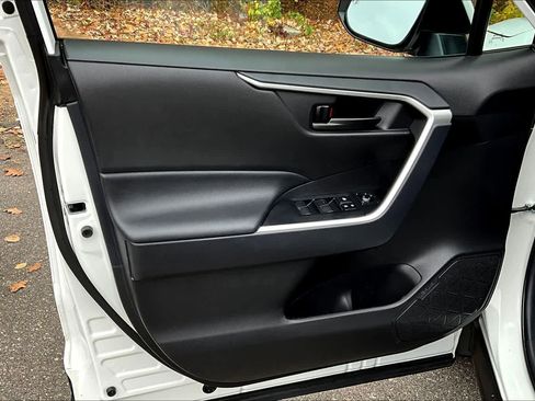Certified 2025 Toyota RAV4 LE image 19