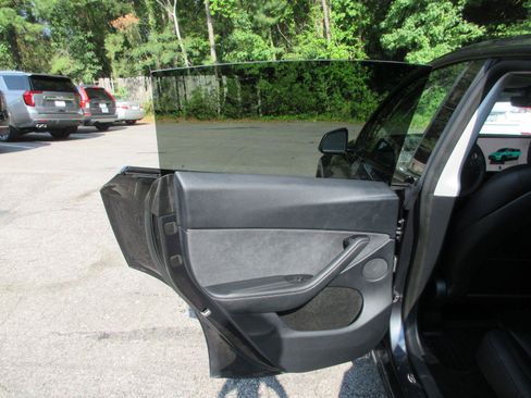 Used 2025 Tesla Model Y Long Range AWD/4WD image 12