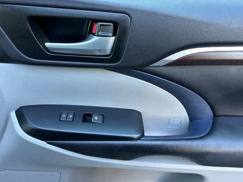 Used 2016 Toyota Highlander Limited image 19