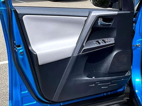 Used 2016 Toyota RAV4 XLE image 21