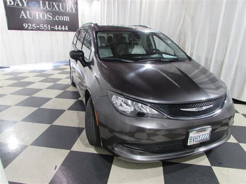Used 2021 Chrysler Voyager Lxi image 26