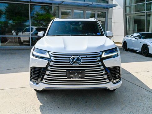 Used 2025 Lexus LX 600 4WD w/ Accessory Package (2T) image 2