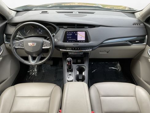 Used 2021 Cadillac XT4 Premium Luxury image 10