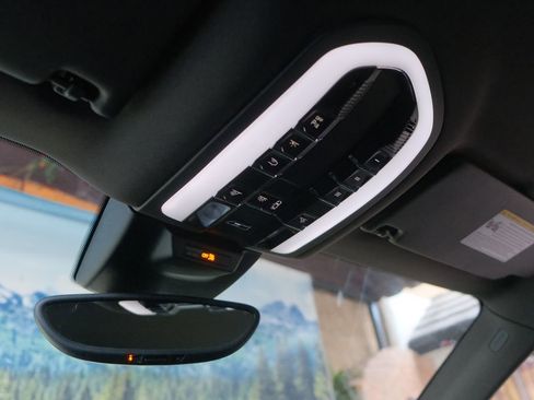 Used 2017 Porsche Macan S image 25