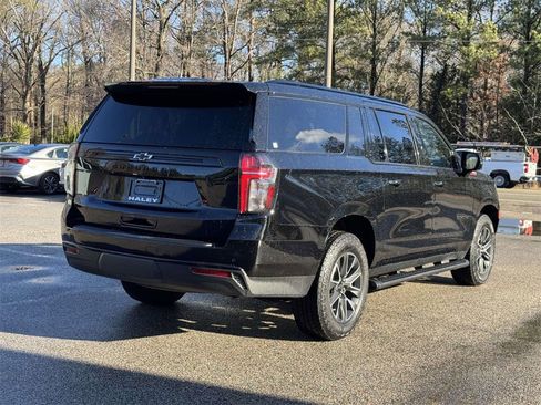 Used 2023 Chevrolet Suburban Z71 w/ Luxury Package image 21