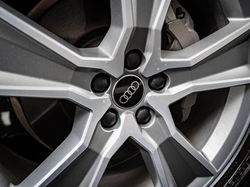 Certified 2025 Audi Q5 2.0T Premium w/ Convenience Plus Package image 8