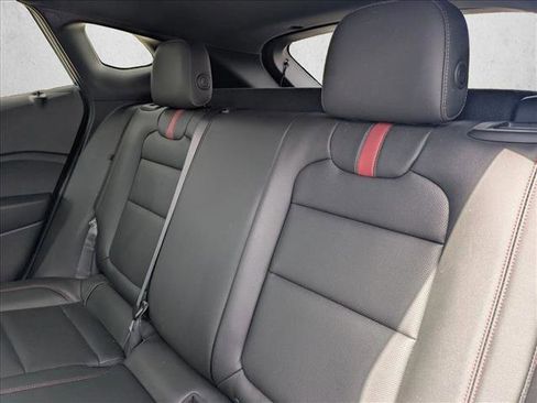 Used 2025 Chevrolet Trax RS w/ Sunroof Package image 14