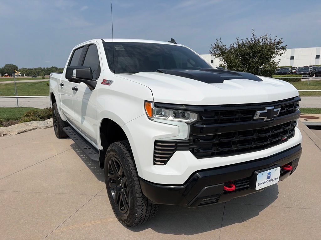 Used 2023 Chevrolet Silverado 1500 LT Trail Boss w/ Convenience Package II AWD/4WD image 2