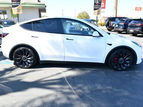 Used 2022 Tesla Model Y Performance AWD/4WD image 12