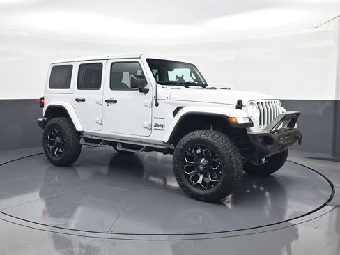Used 2018 Jeep Wrangler Unlimited Sahara AWD/4WD image 1