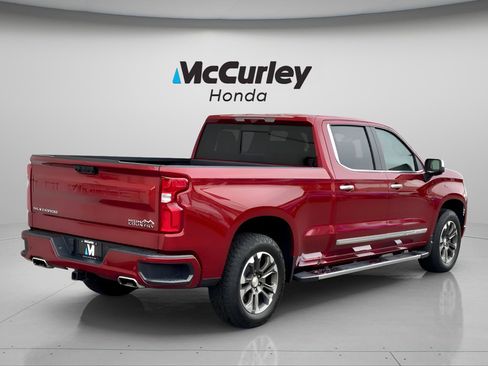 Used 2024 Chevrolet Silverado 1500 High Country w/ Technology Package image 3