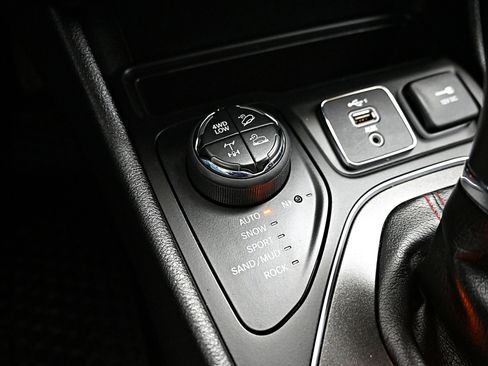 Used 2021 Jeep Cherokee Trailhawk w/ Trailer Tow Group image 17