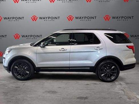 Used 2018 Ford Explorer XLT w/ Equipment Group 202A AWD/4WD image 9