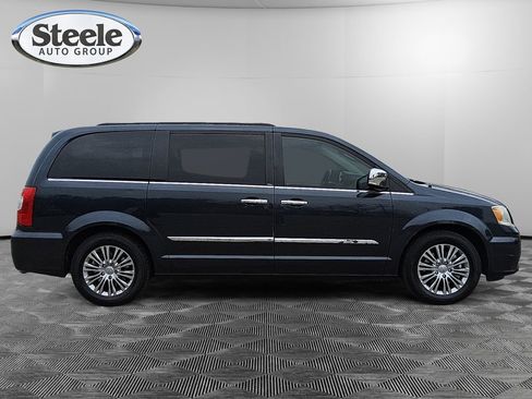 Used 2014 Chrysler Town & Country Touring-L w/ Trailer Tow Group image 6