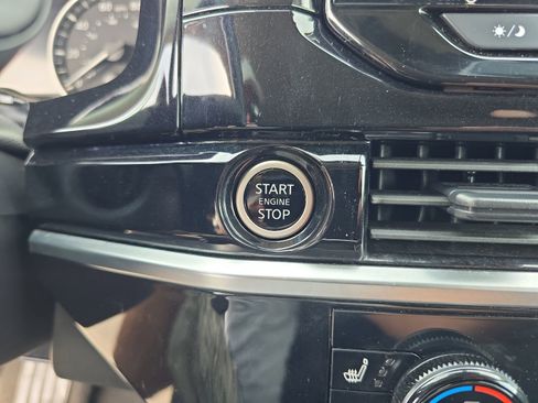 Used 2024 Nissan Pathfinder SV AWD/4WD image 25