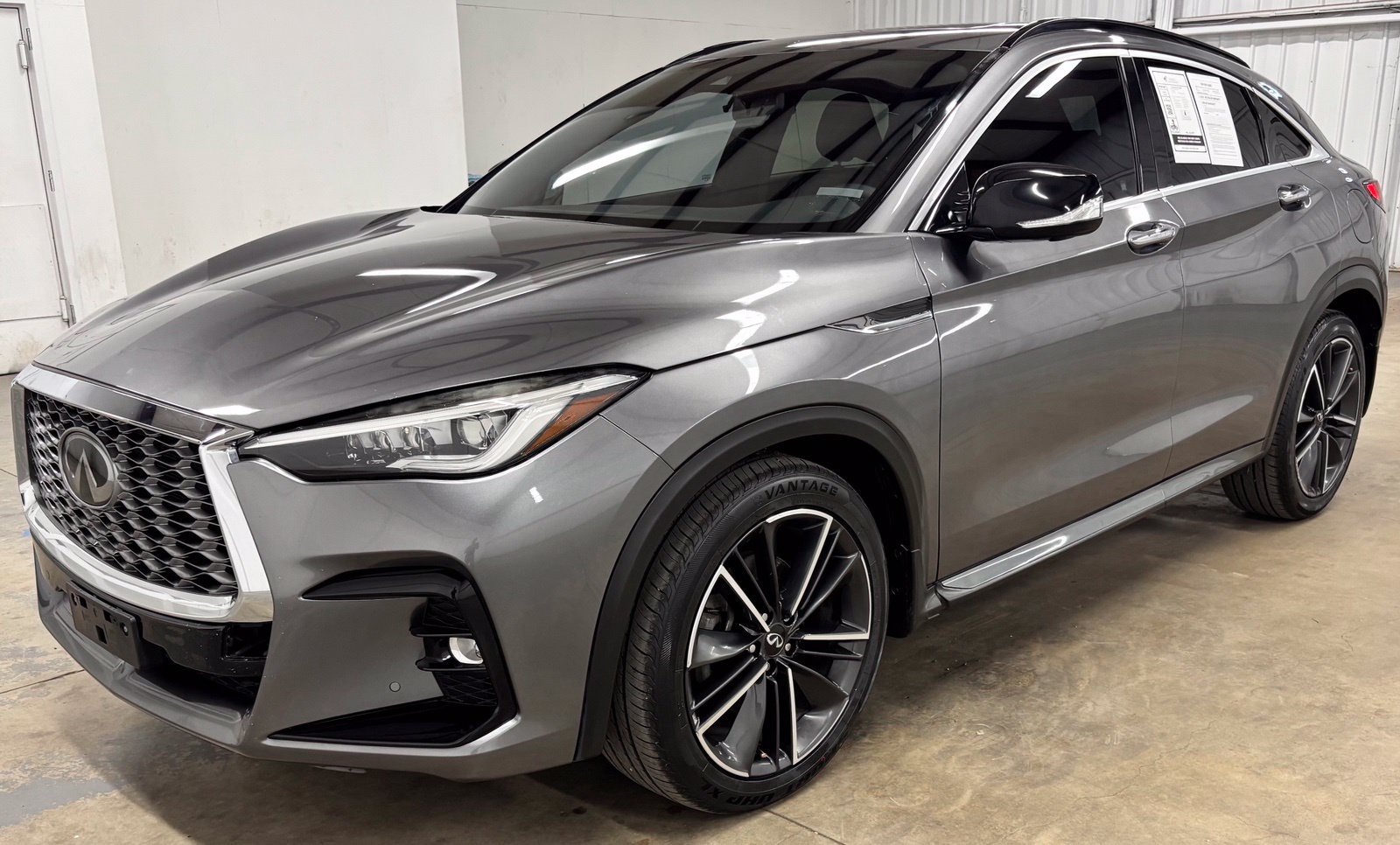 Used 2023 INFINITI QX55 Sensory w/ Lighting Package AWD/4WD image 3