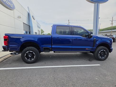 Used 2026 Ford F250 Platinum w/ Tremor Off-Road Package AWD/4WD image 2
