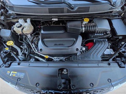 Used 2025 Chrysler Pacifica Limited image 25