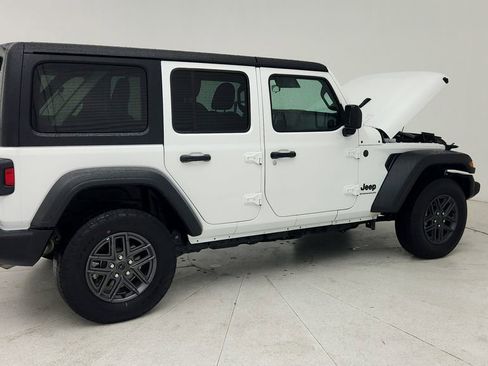 Used 2025 Jeep Wrangler Sport S image 14