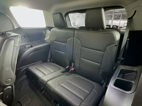 Used 2023 GMC Acadia SLT w/ Elevation Edition image 30