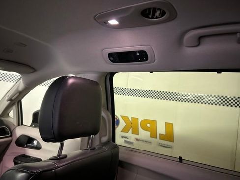 Used 2024 Chrysler Pacifica Touring-L FWD image 40
