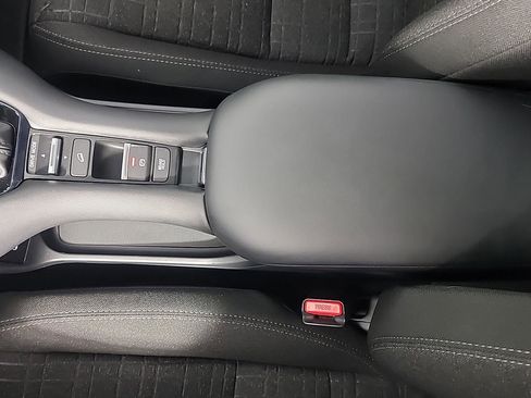 Used 2025 Honda HR-V LX image 32