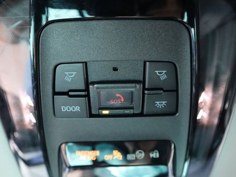 Used 2022 Toyota Venza LE image 30