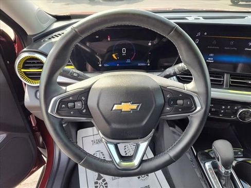 Certified 2024 Chevrolet Trax LT w/ LT Convenience Package image 14