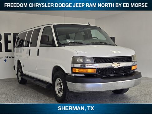Used 2014 Chevrolet Express 2500 LT w/ LT Preferred Equipment Group image 2