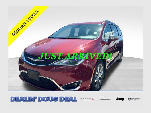 Used 2017 Chrysler Pacifica Limited w/ Tire & Wheel Group FWD image 1