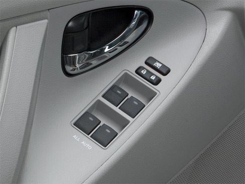 Used 2010 Toyota Camry XLE FWD image 13