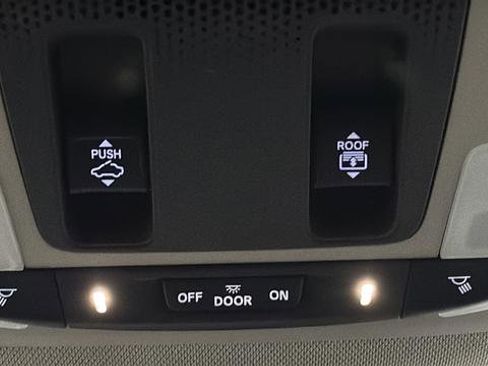 Used 2023 Honda Pilot Touring image 10