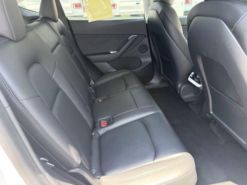 Used 2021 Tesla Model Y Long Range AWD/4WD image 12