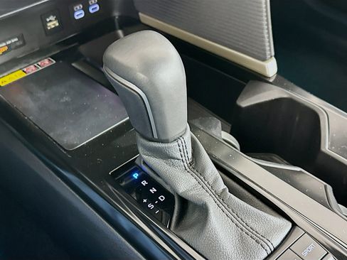 Used 2025 Toyota Camry SE image 25