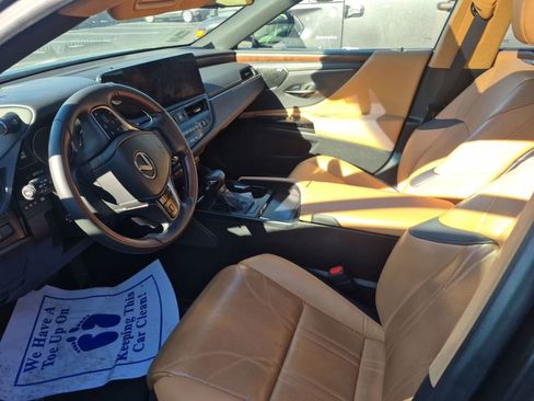 Used 2023 Lexus ES 350 Ultra Luxury w/ Accessory Package (Z1) image 3