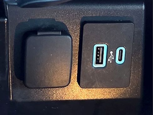 Used 2021 Ford Explorer XLT w/ Equipment Group 202A image 21