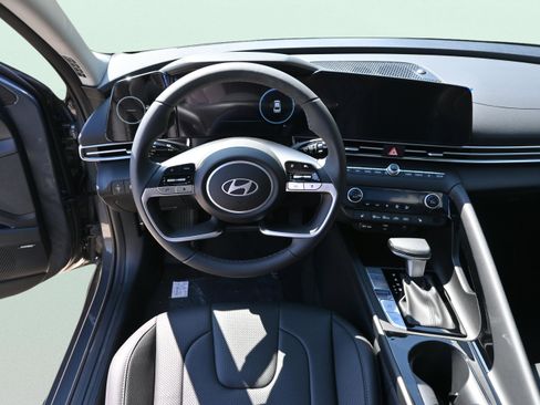 New 2025 Hyundai Elantra Limited image 13